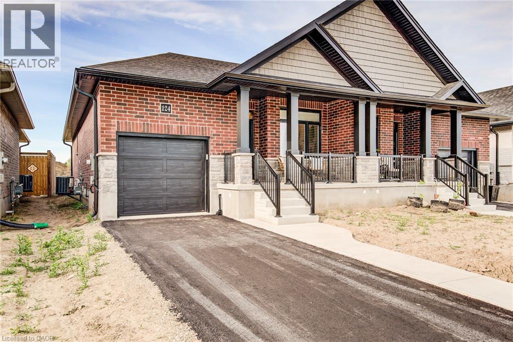 124 South Parkwood Boulevard, Elmira, Ontario  N3B 0E6 - Photo 2 - 40832670
