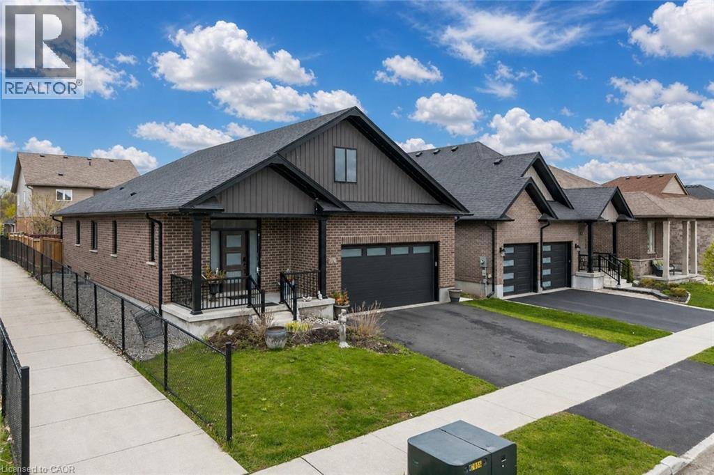 86 WOODBERRY Crescent, Elmira, Ontario