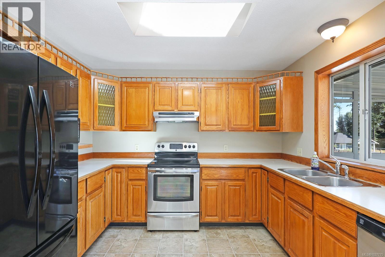 2099 Idiens Way, Comox, British Columbia  V9M 3Y9 - Photo 11 - 1027775