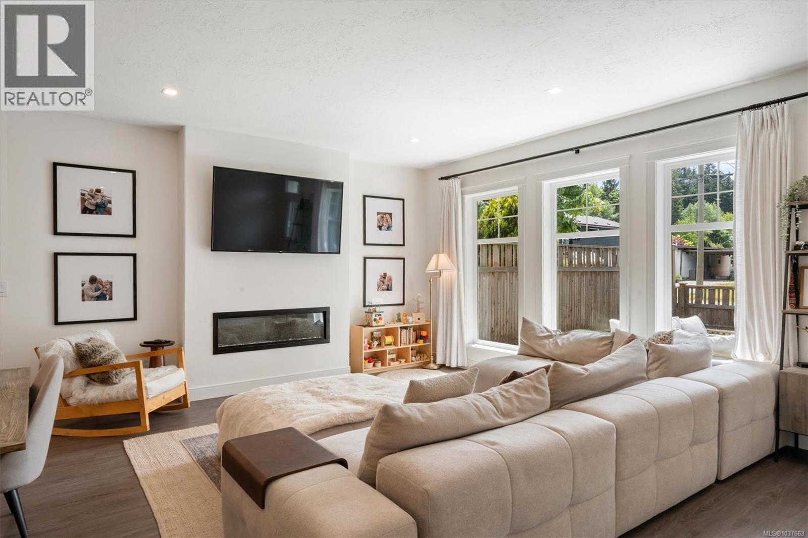 B 240 Woods Ave, Courtenay, British Columbia