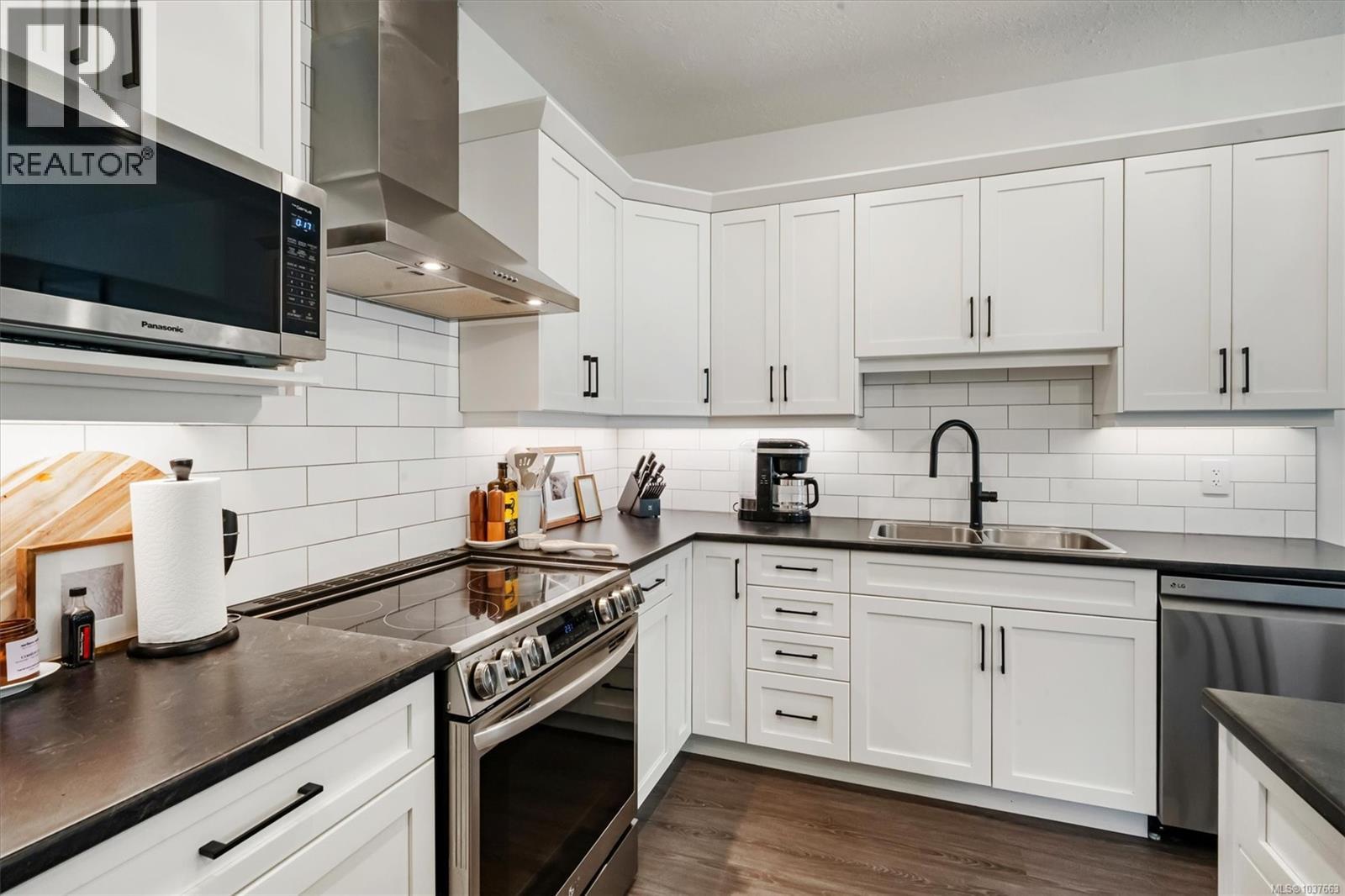B 240 Woods Ave, Courtenay, British Columbia  V9N 3Y8 - Photo 16 - 1037663