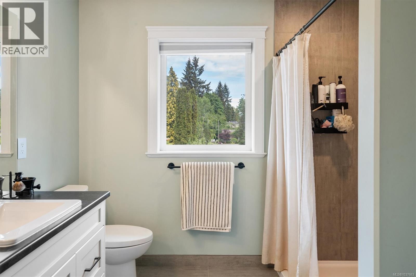 B 240 Woods Ave, Courtenay, British Columbia  V9N 3Y8 - Photo 43 - 1037663