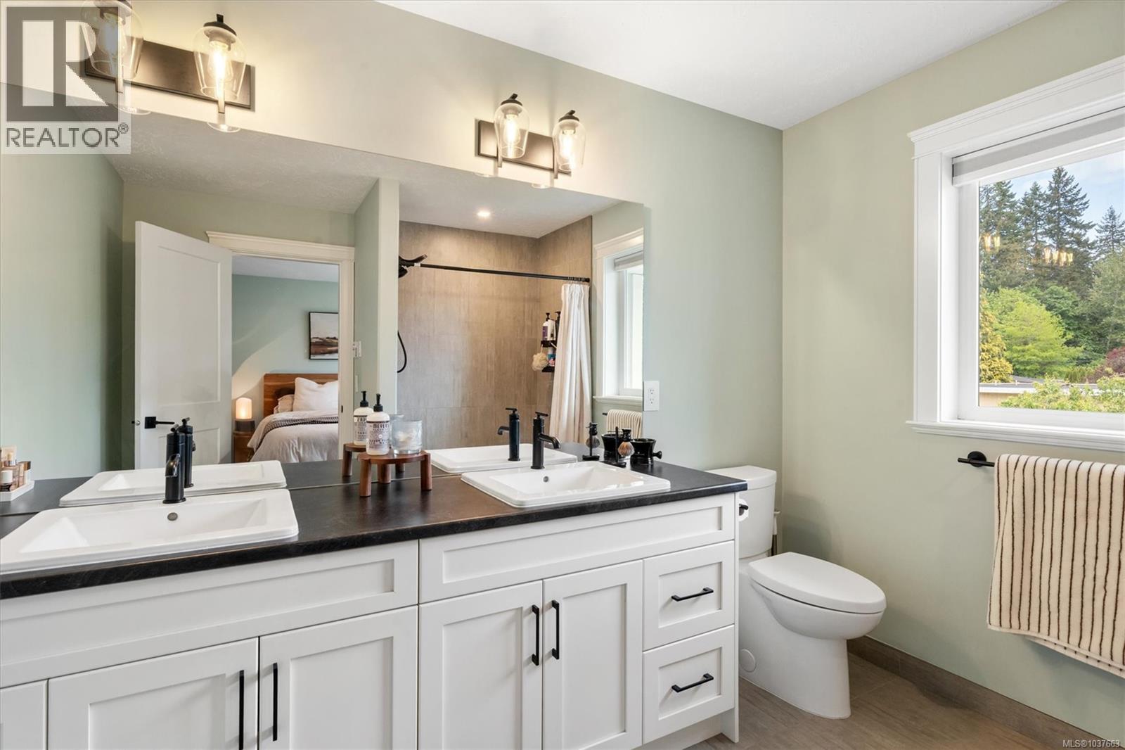 B 240 Woods Ave, Courtenay, British Columbia  V9N 3Y8 - Photo 45 - 1037663