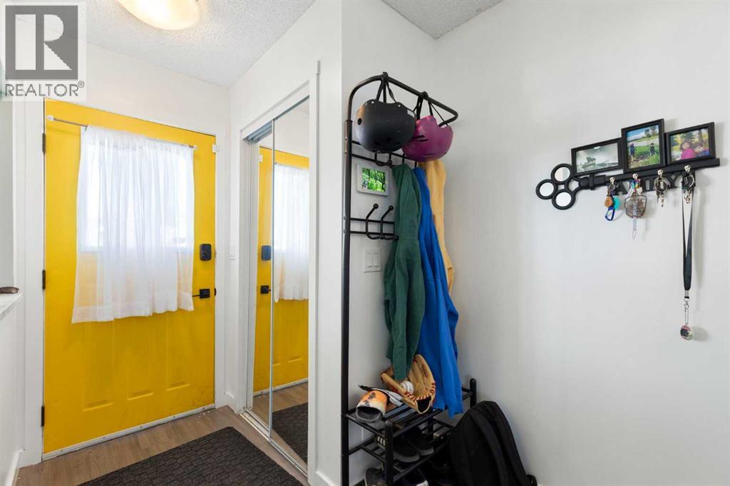 21 Mckernan Road SE, Calgary, Alberta  T2Z 1S7 - Photo 5 - A2309974