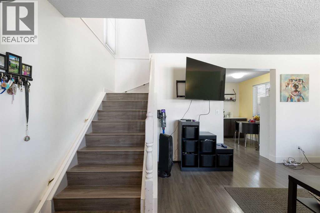 21 Mckernan Road SE, Calgary, Alberta  T2Z 1S7 - Photo 6 - A2309974