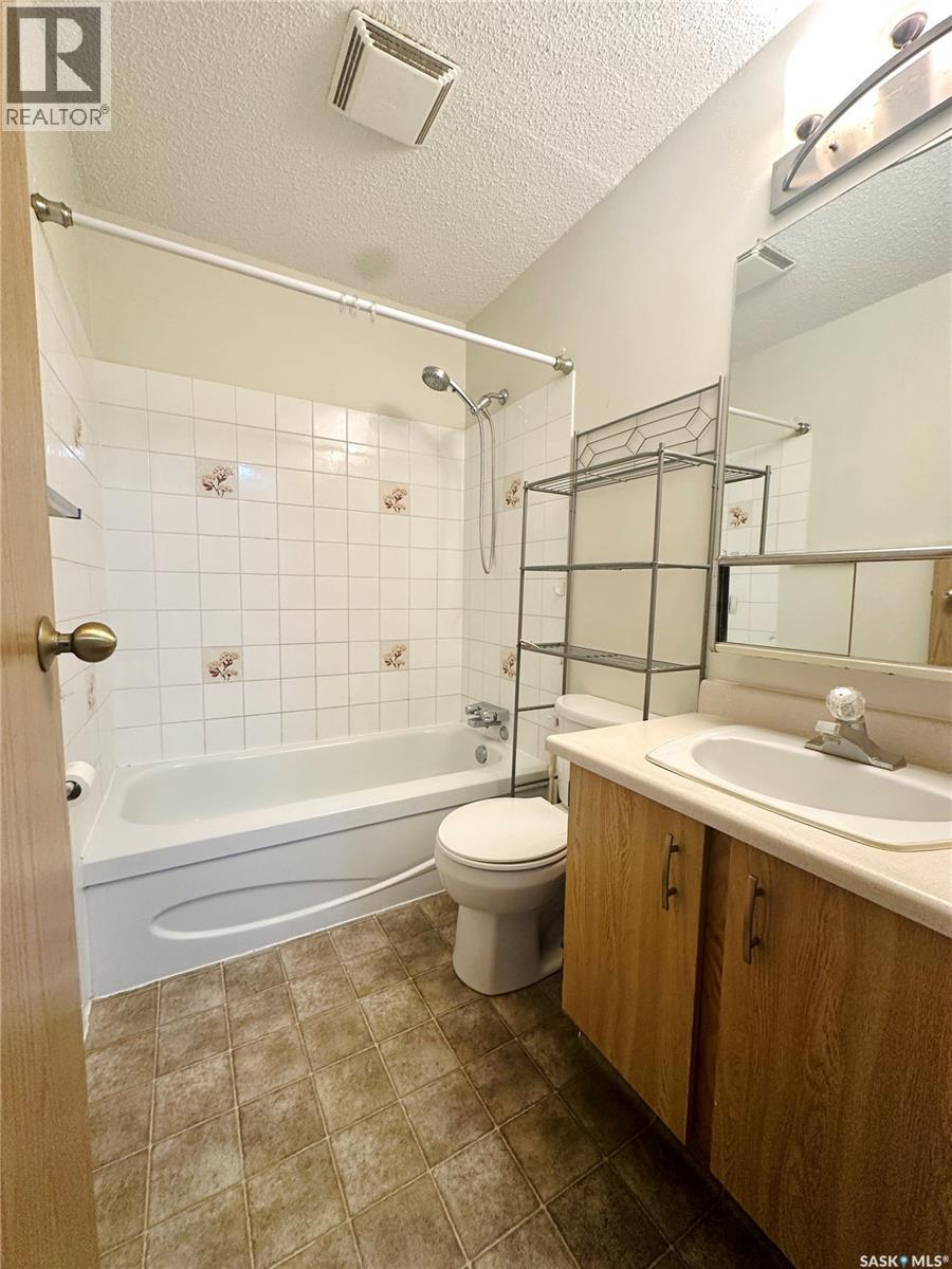 305 1110 9th Avenue Ne, Swift Current, Saskatchewan S9H 2S9 - Photo 6 - SK036790