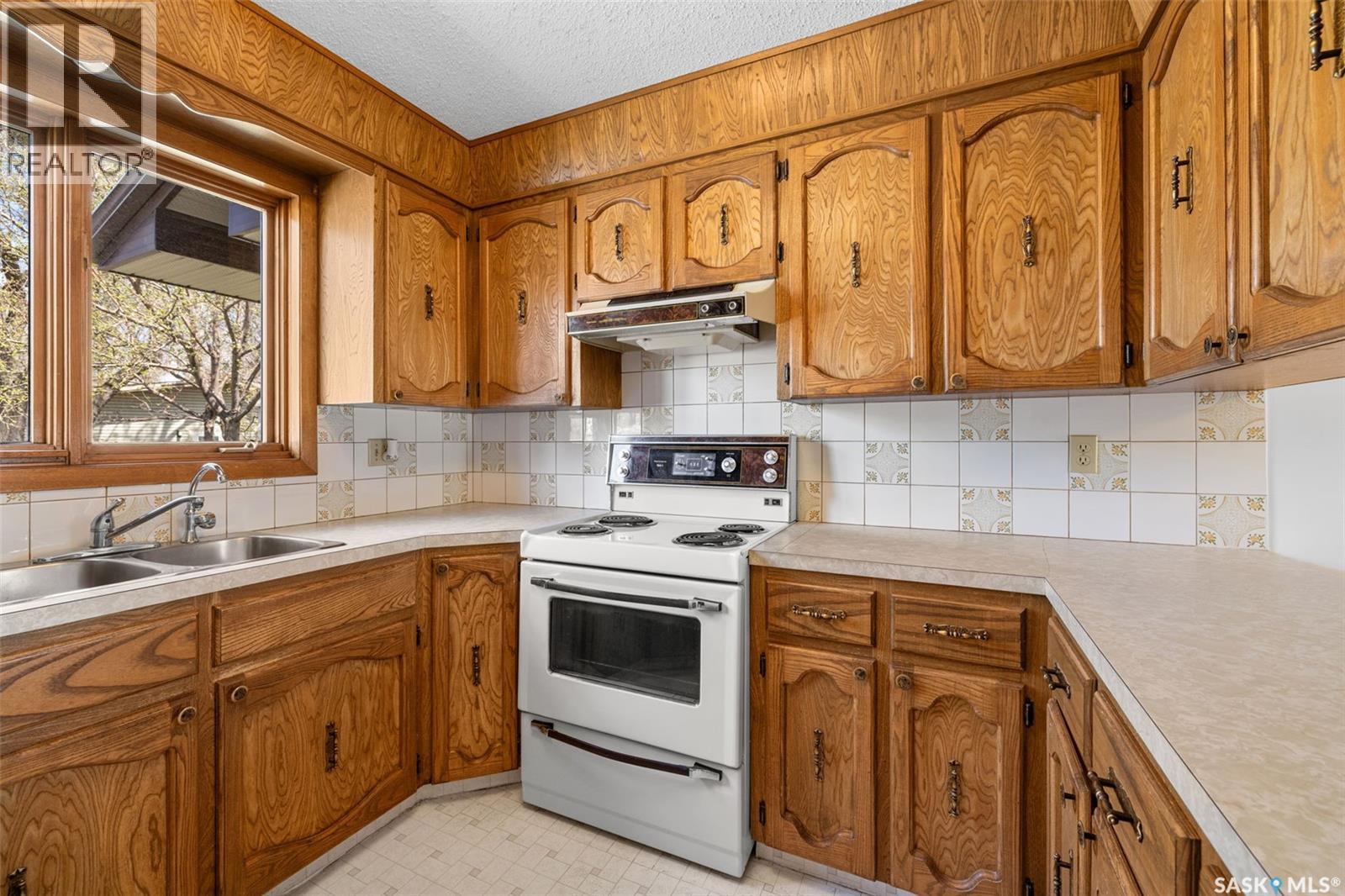 21 Merlin Crescent N, Regina, Saskatchewan  S4R 3E2 - Photo 16 - SK036742