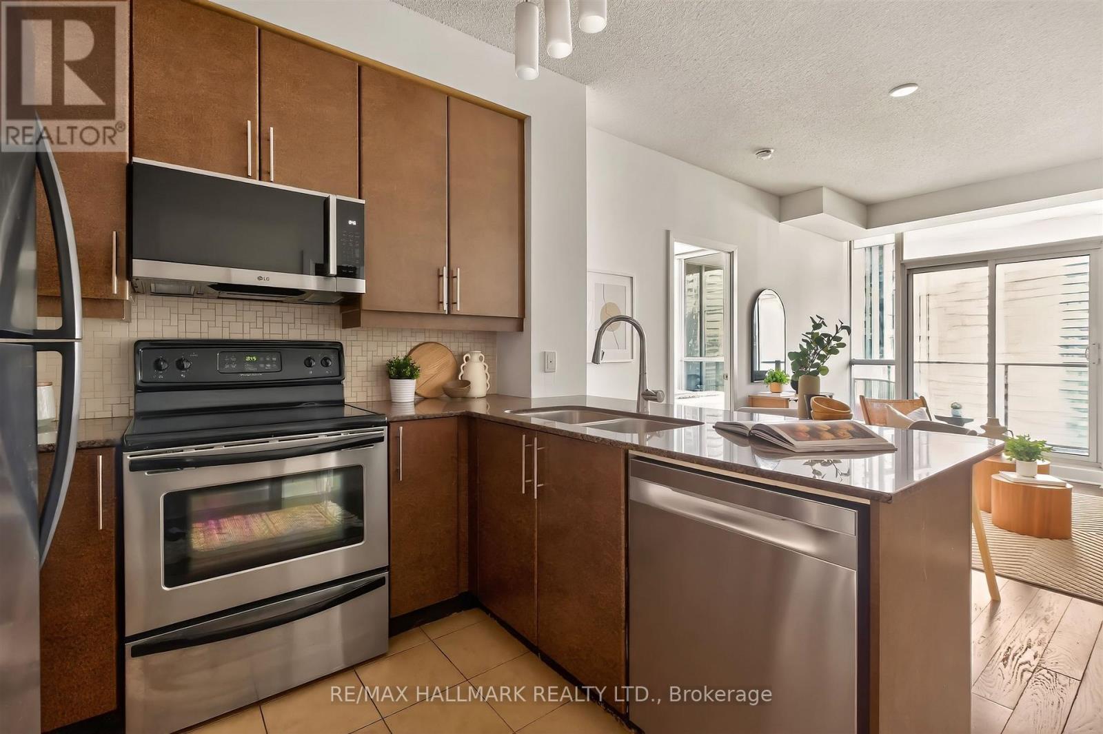 2211 - 18 Harbour Street, Toronto, Ontario M6J 2Z6 - Photo 12 - C13161784