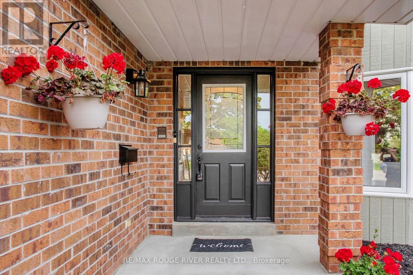 1110 Timber Court, Pickering, Ontario  L1X 1T4 - Photo 3 - E13161718