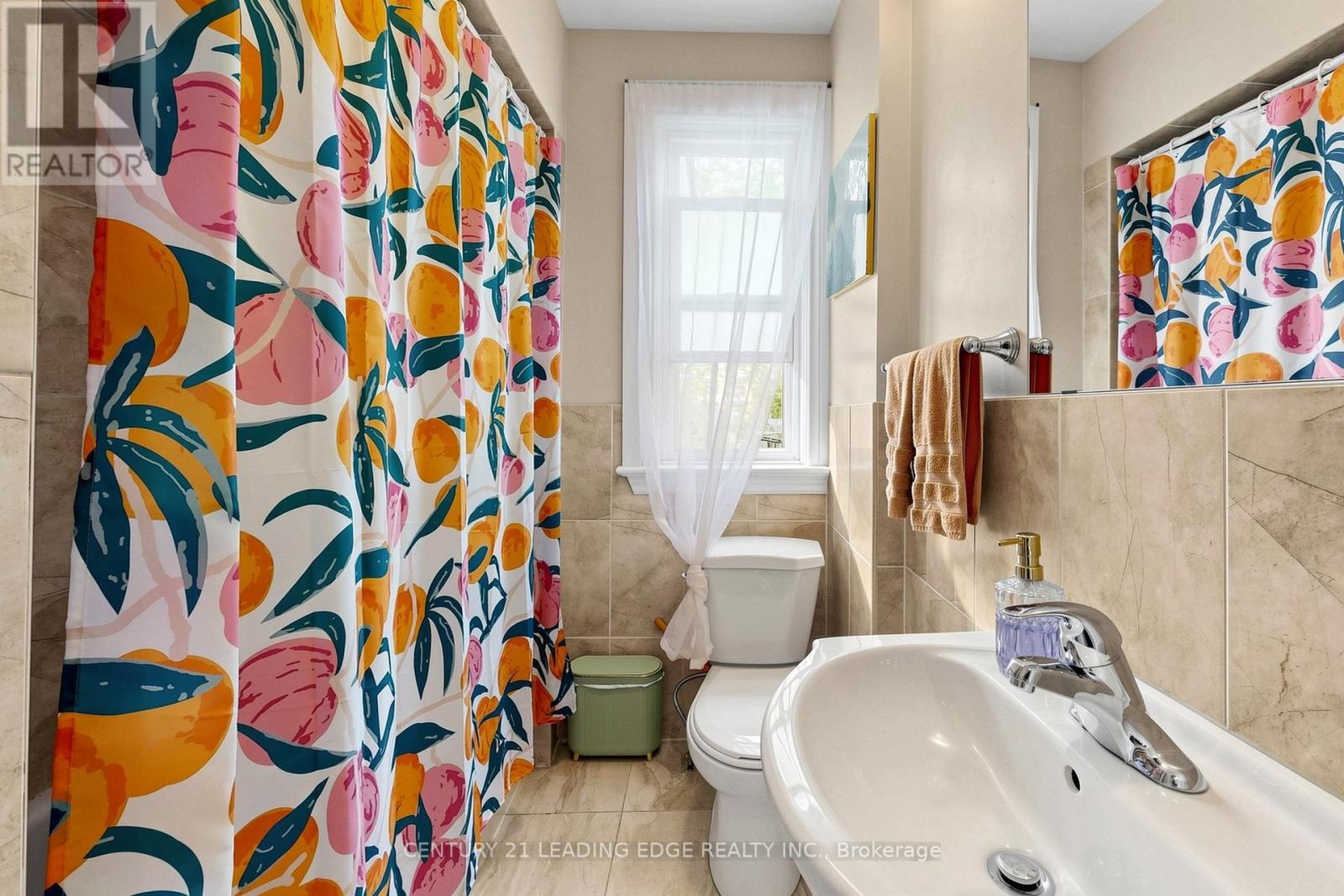 395 Rhodes Avenue, Toronto, Ontario  M4L 3A6 - Photo 11 - E13161746