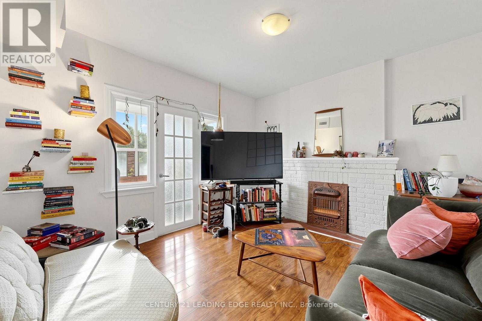 395 Rhodes Avenue, Toronto, Ontario  M4L 3A6 - Photo 3 - E13161746