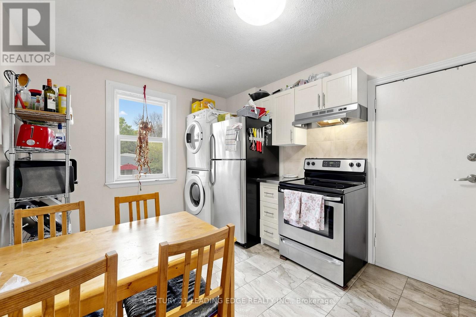 395 Rhodes Avenue, Toronto, Ontario  M4L 3A6 - Photo 6 - E13161746