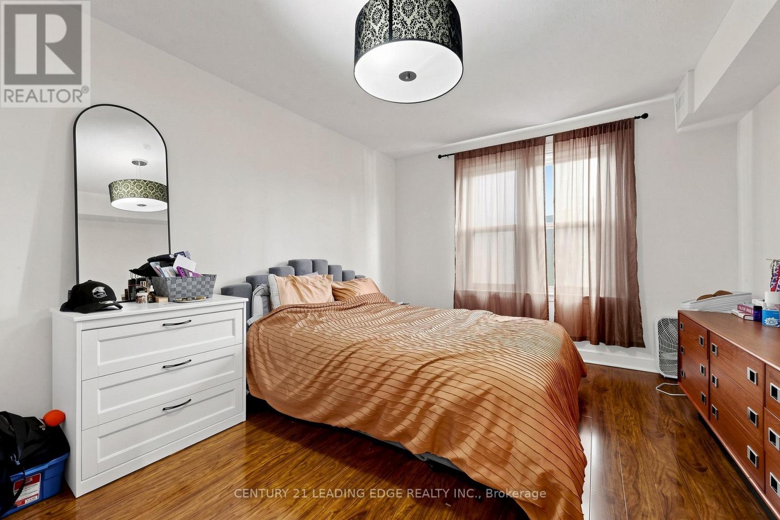 395 Rhodes Avenue, Toronto, Ontario  M4L 3A6 - Photo 8 - E13161746