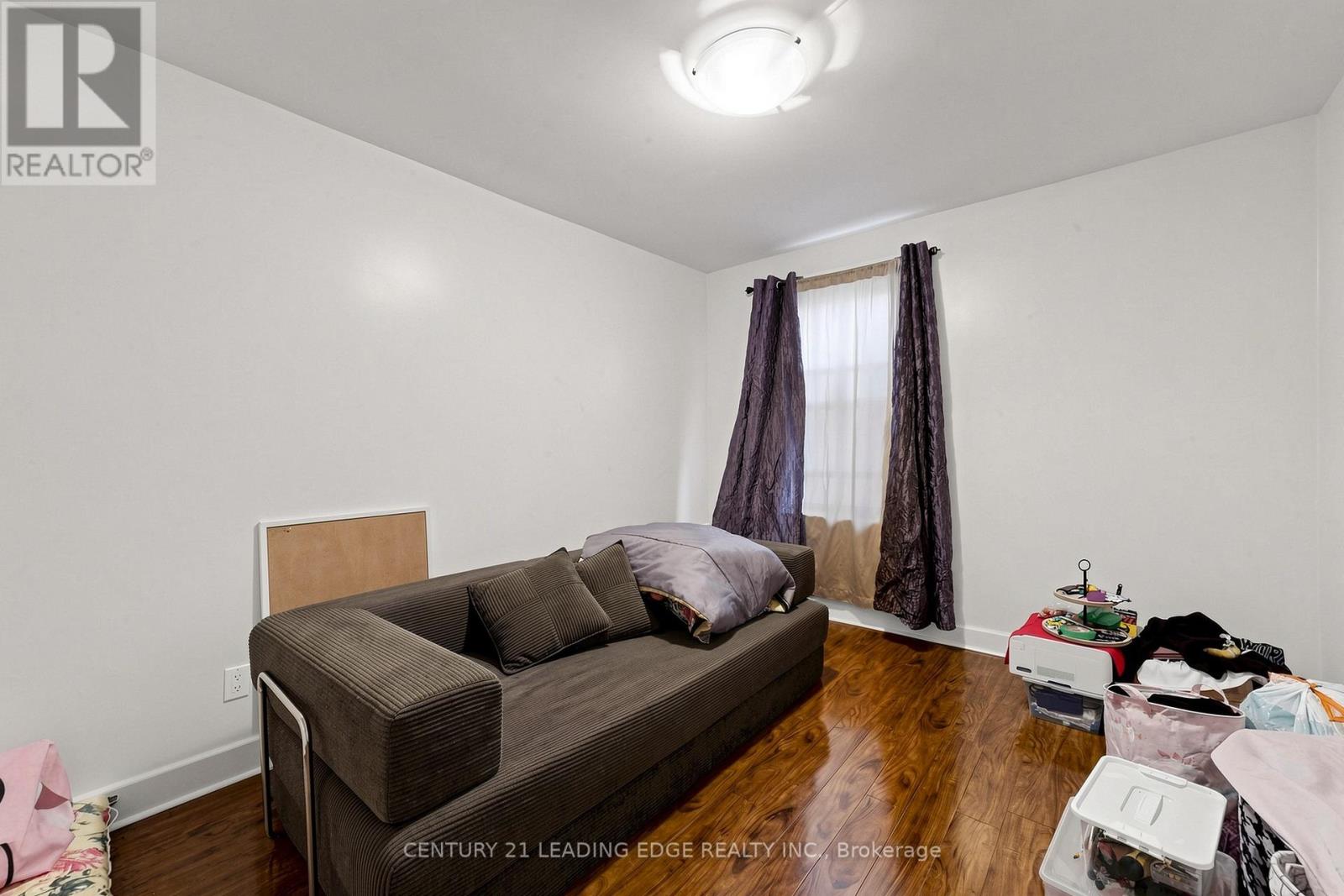 395 Rhodes Avenue, Toronto, Ontario  M4L 3A6 - Photo 9 - E13161746