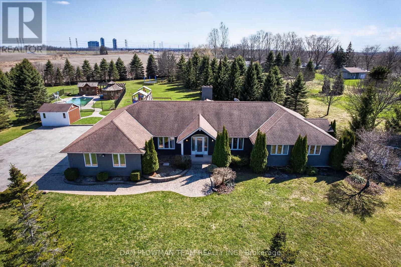 11 STEEPLEVIEW COURT, Oshawa, Ontario