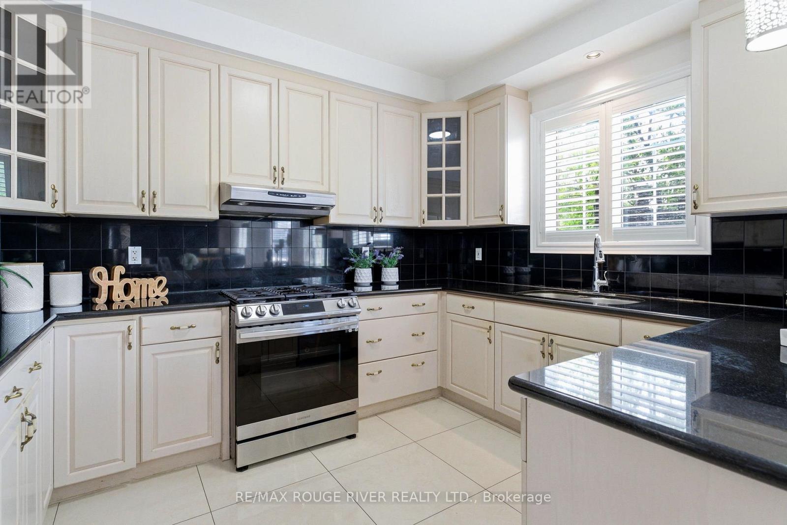 29 Sheldon Drive, Ajax, Ontario  L1T 4K7 - Photo 13 - E13162076