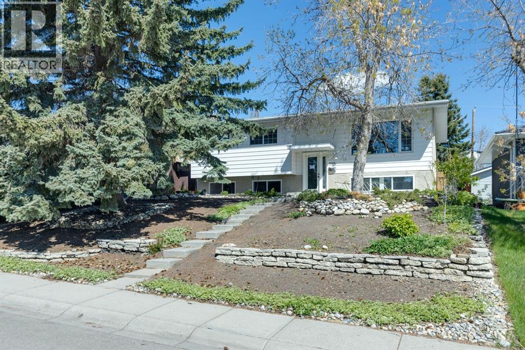 6928 Hunterbow Crescent NW, Calgary, Alberta  T2K 4R5 - Photo 2 - A2313807