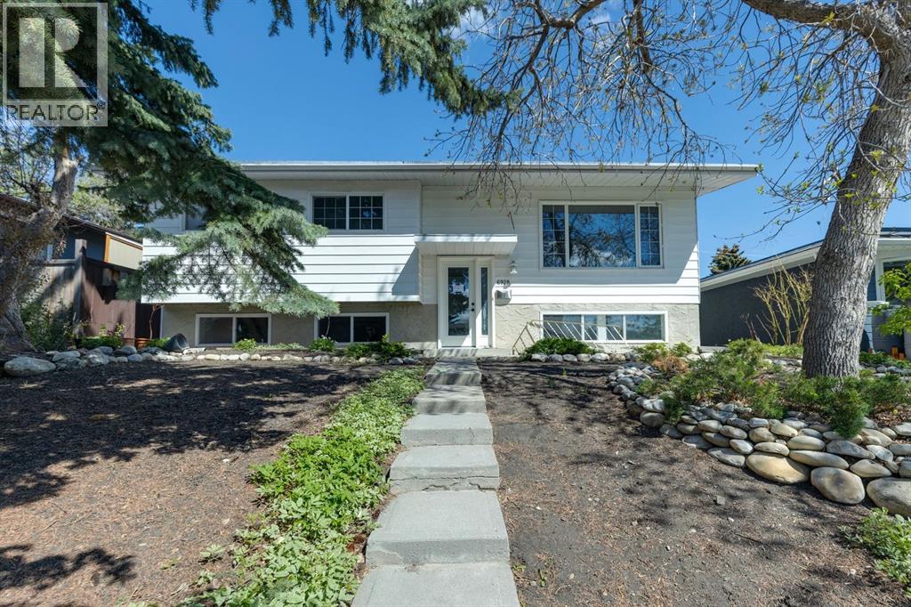6928 Hunterbow Crescent NW, Calgary, Alberta  T2K 4R5 - Photo 3 - A2313807