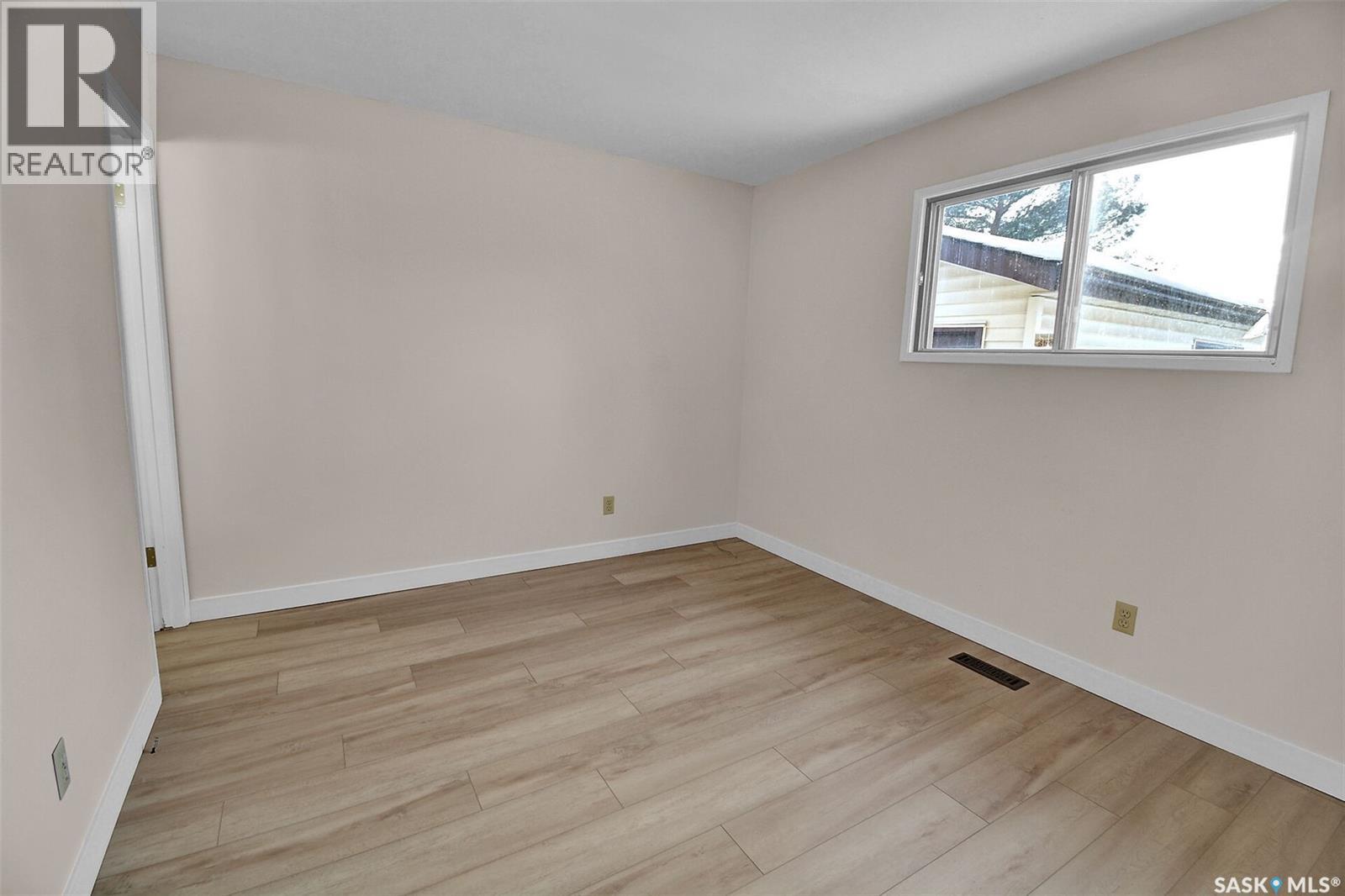 111 Stechishin Crescent, Saskatoon, Saskatchewan S7K 5P5 - Photo 9 - SK035714