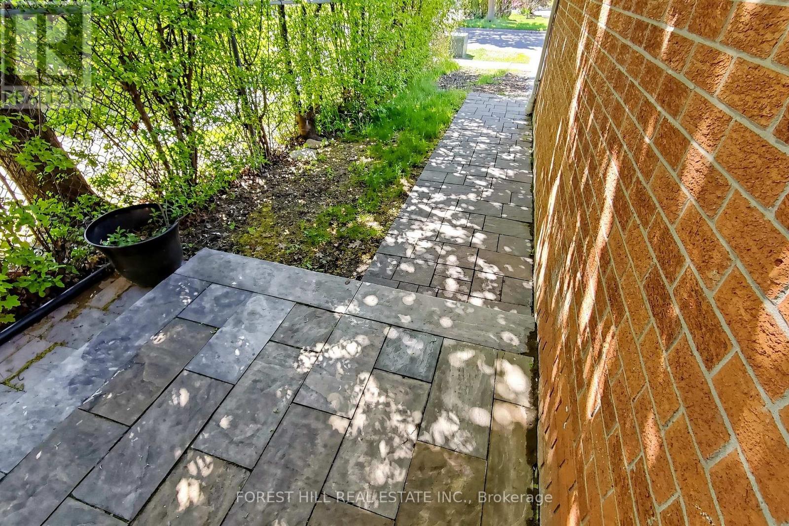 44 Lund Street N, Richmond Hill (North Richvale), Ontario  L4C 5V7 - Photo 8 - N13161842