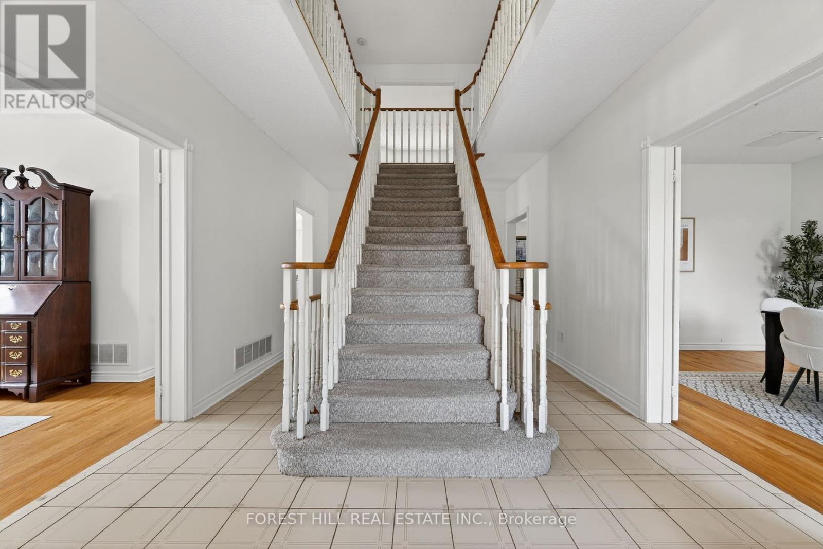2 Regent Street, Richmond Hill (Mill Pond), Ontario  L4C 9B3 - Photo 3 - N13161856