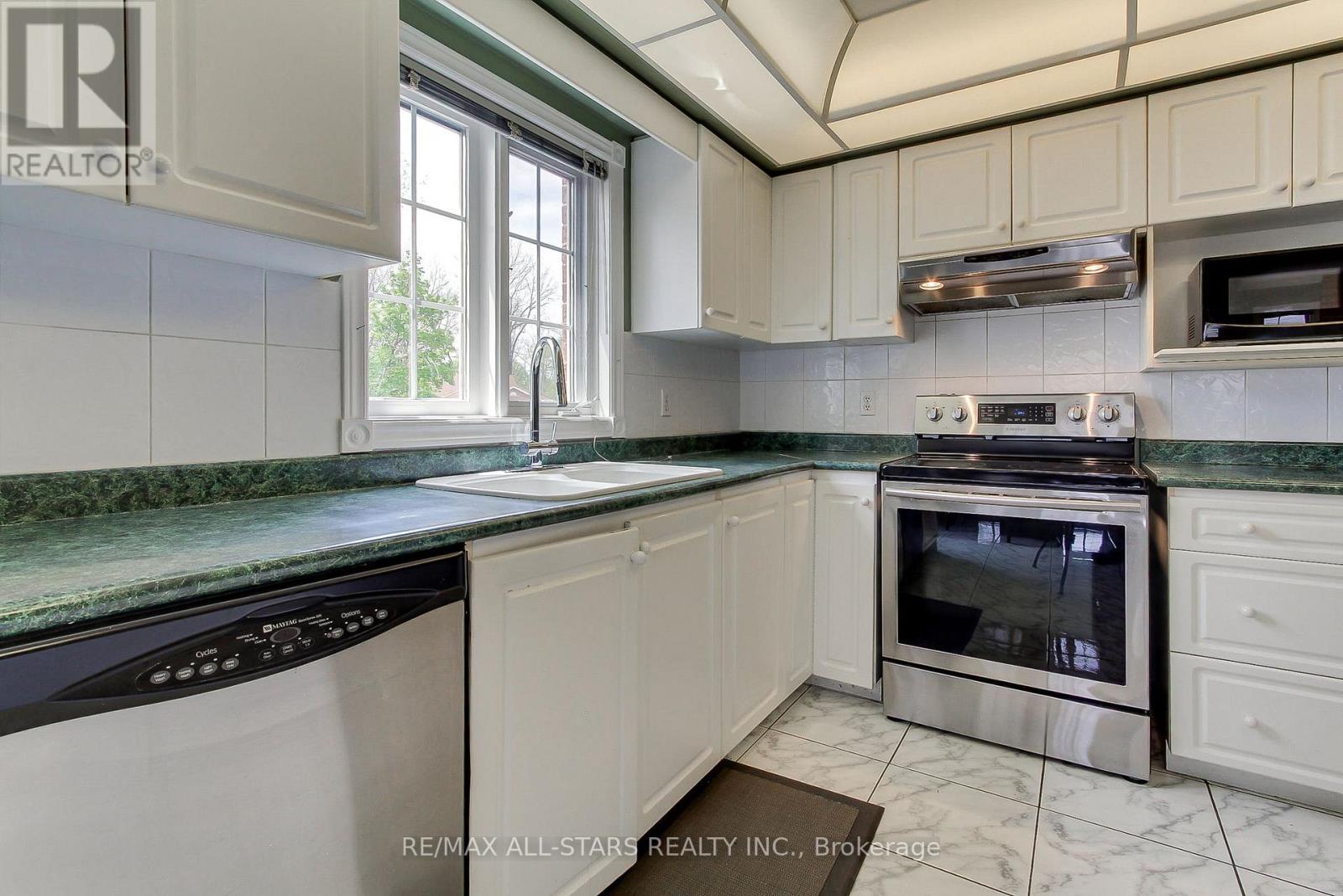 41 Captain Armstrong Lane, Markham, Ontario  L3P 3E1 - Photo 17 - N13161920