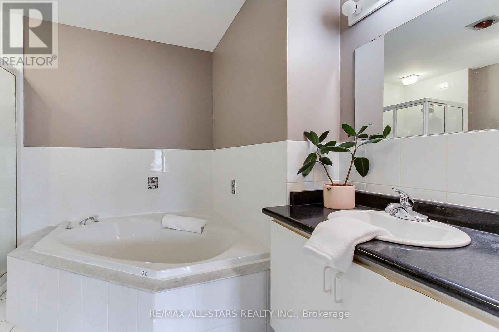41 Captain Armstrong Lane, Markham, Ontario  L3P 3E1 - Photo 28 - N13161920
