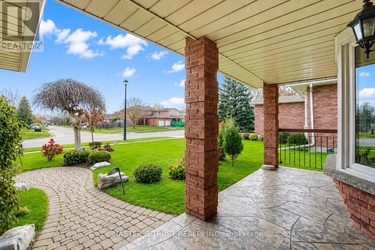 670 Leslie Valley Drive, Newmarket, Ontario  L3Y 7J5 - Photo 7 - N13162078