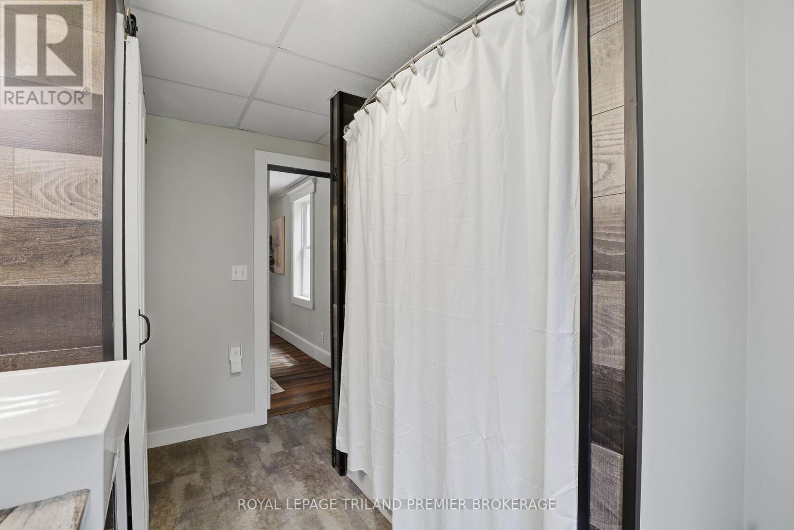 8306 Parkhouse Drive, Strathroy-Caradoc, Ontario  N0L 1W0 - Photo 18 - X13162114
