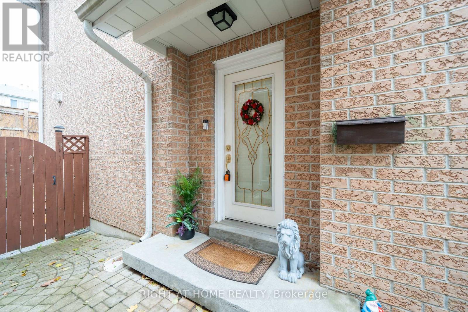 21 - 370 Riddell Court, Newmarket, Ontario  L3Y 8M8 - Photo 6 - N12918240