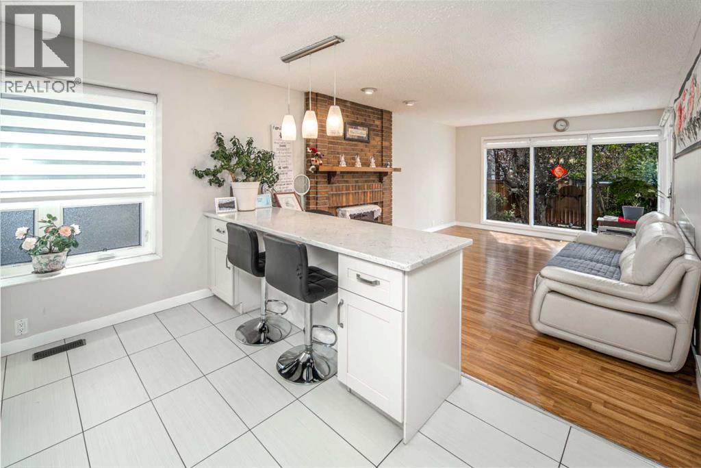180 Woodglen Way SW, Calgary, Alberta  T2W 4T3 - Photo 8 - A2312843