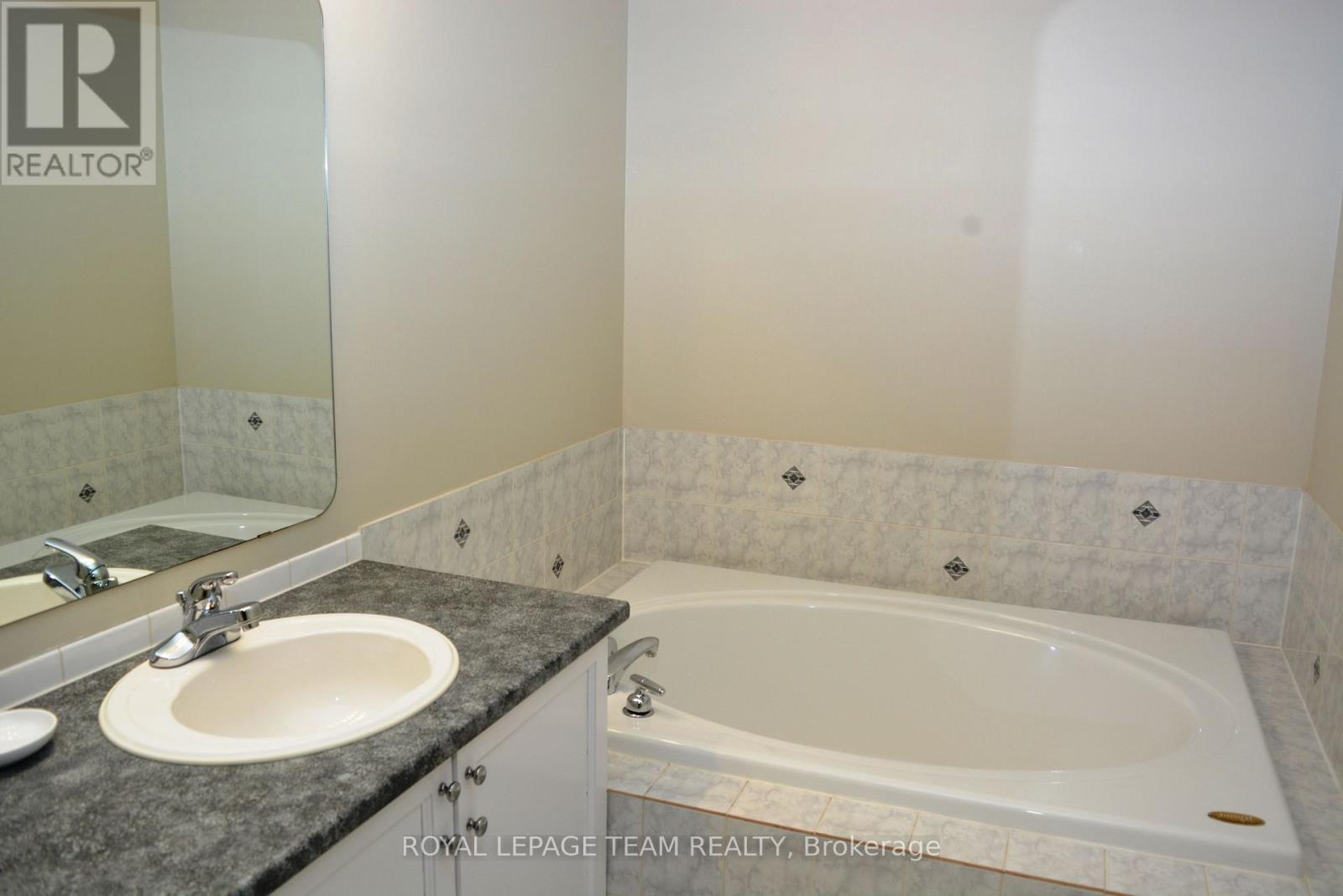 1345 Halton Terrace, Ottawa, Ontario  K2K 3J2 - Photo 12 - X13162402