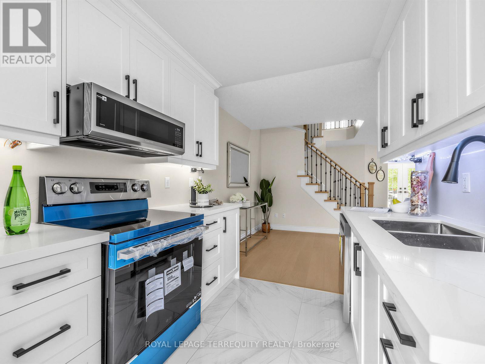 3699 Golden Locust Drive, Mississauga, Ontario  L5N 8N8 - Photo 14 - W13161890