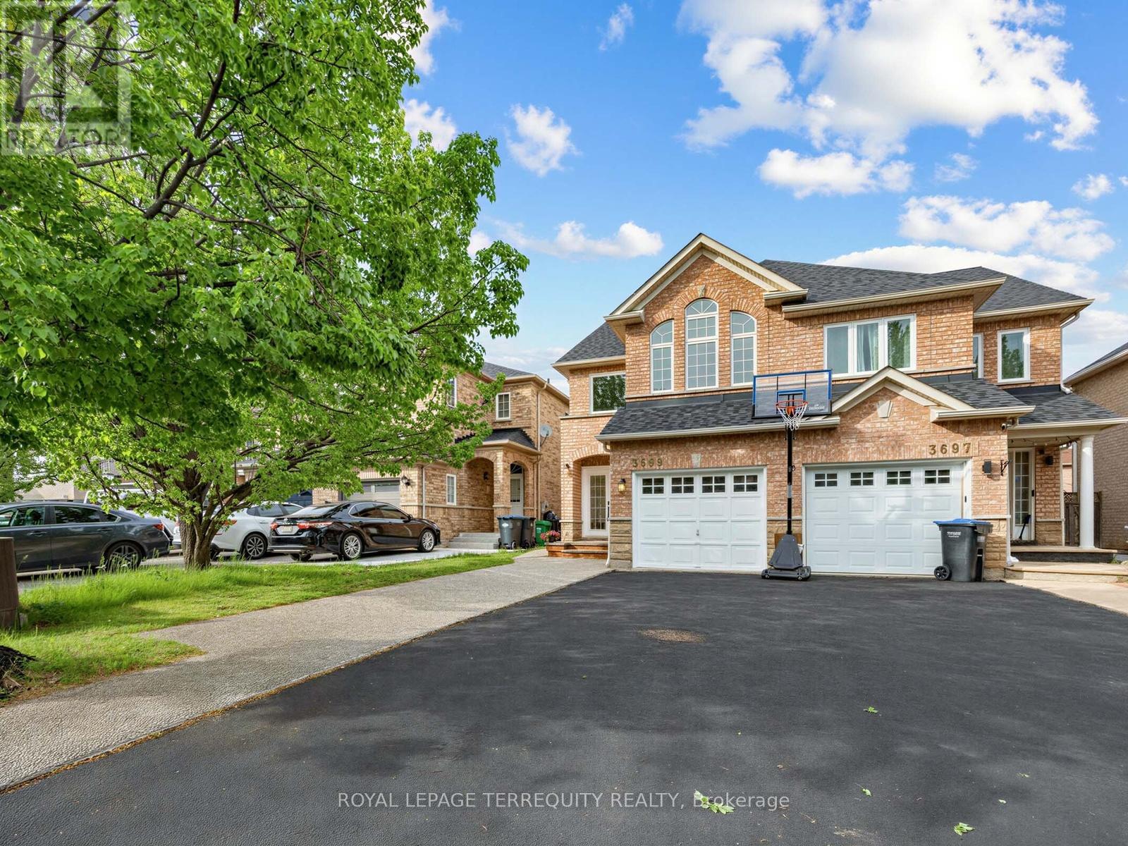 3699 Golden Locust Drive, Mississauga, Ontario  L5N 8N8 - Photo 2 - W13161890