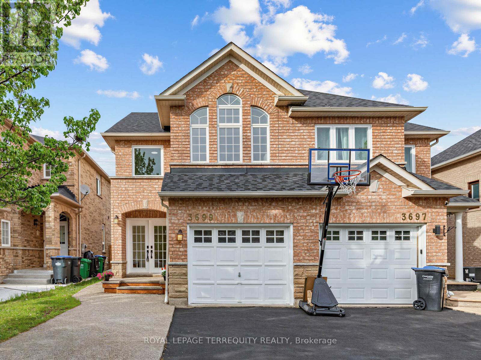 3699 Golden Locust Drive, Mississauga, Ontario  L5N 8N8 - Photo 3 - W13161890