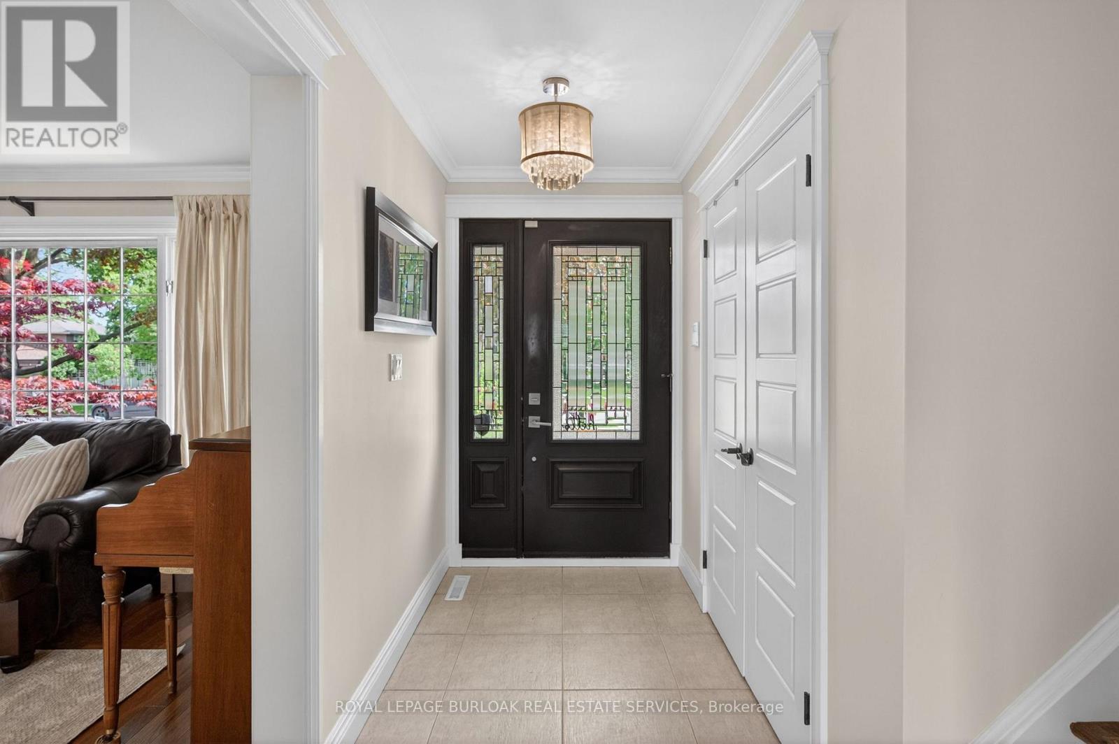 27 Shortland Crescent, Toronto, Ontario  M9R 2T2 - Photo 4 - W13161898