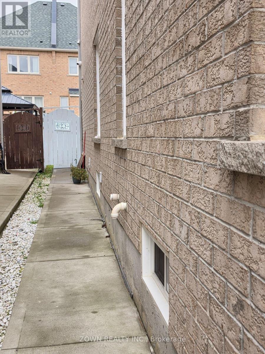 Lower - 47 Niceview Drive, Brampton, Ontario  L6R 0M9 - Photo 2 - W13161982