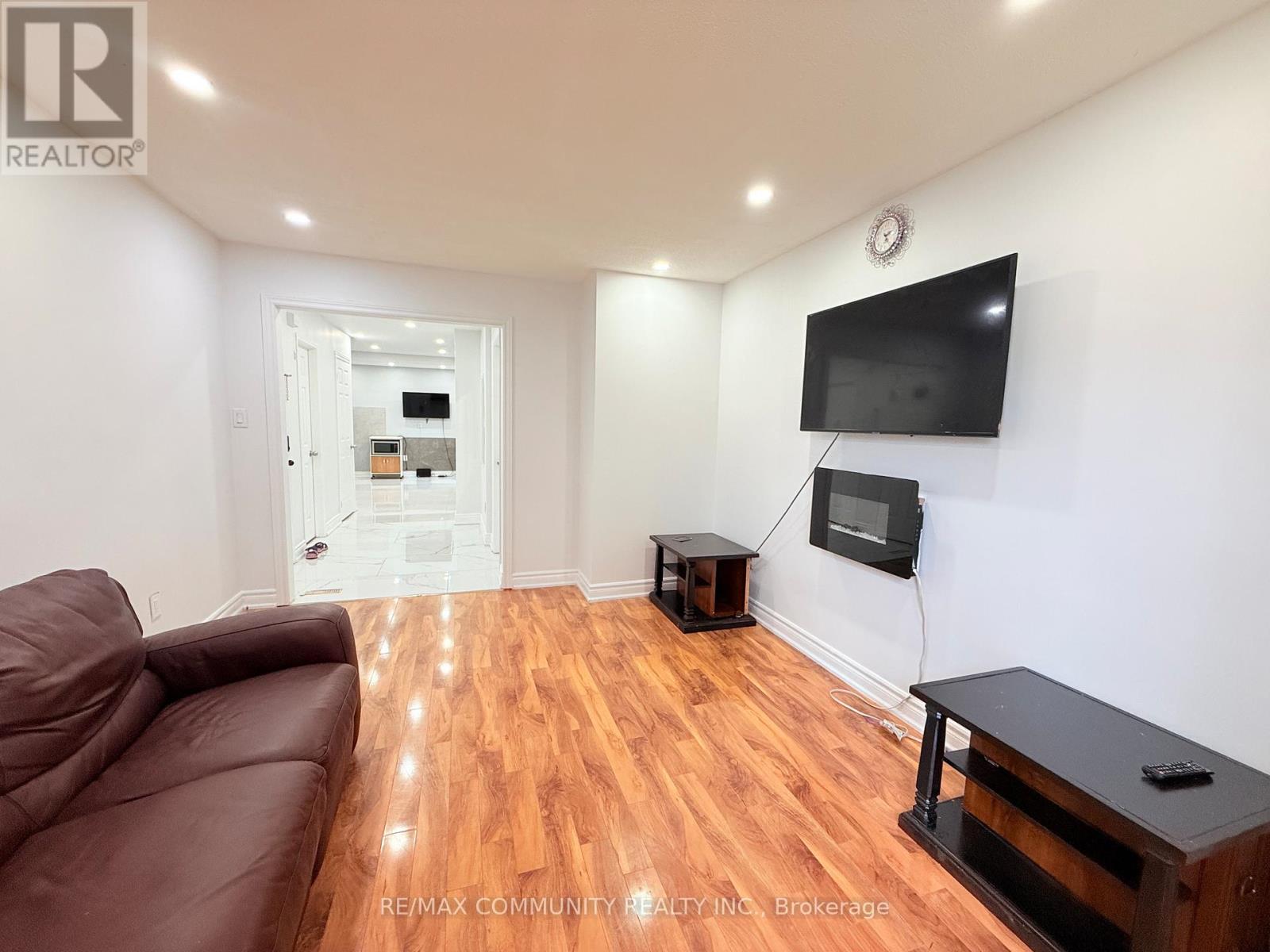 78 Shady Pine Circle S, Brampton, Ontario  L6R 1K3 - Photo 4 - W13162012