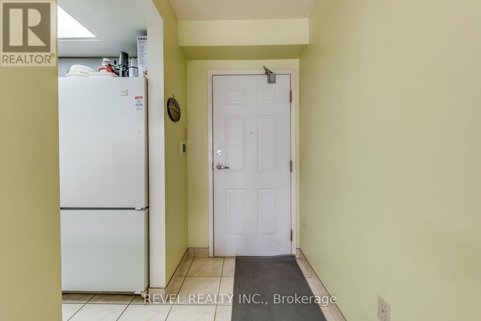 216 - 250 Webb Drive, Mississauga, Ontario  L5B 3Z4 - Photo 4 - W13162014
