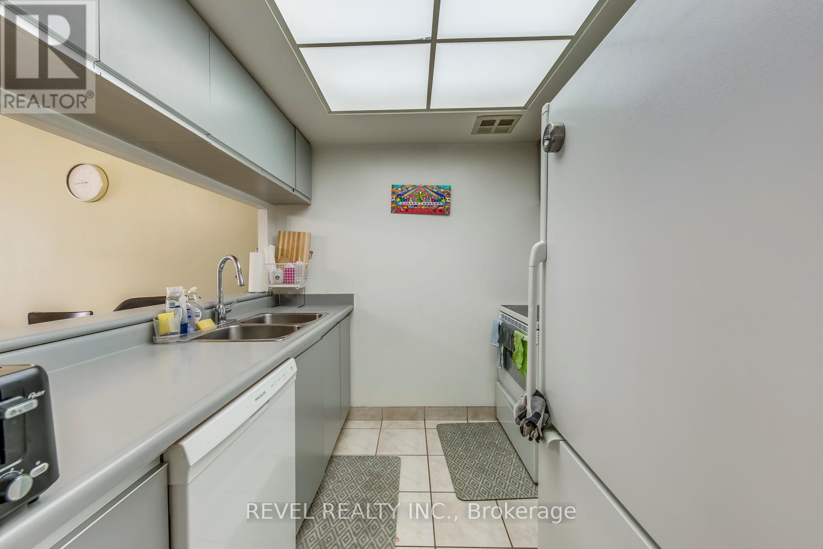 216 - 250 Webb Drive, Mississauga, Ontario  L5B 3Z4 - Photo 5 - W13162014