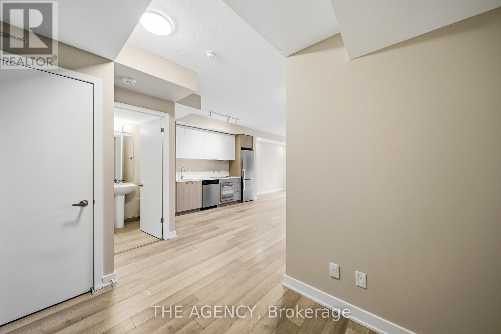 209 - 5220 Dundas Street, Burlington, Ontario  L7L 0J4 - Photo 3 - W13162056