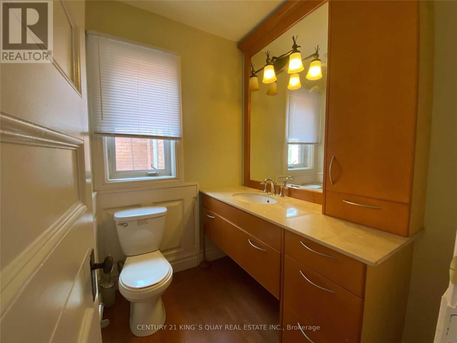 2nd Flr - 154 Sorauren Avenue, Toronto, Ontario  M6R 2E5 - Photo 9 - W13162058