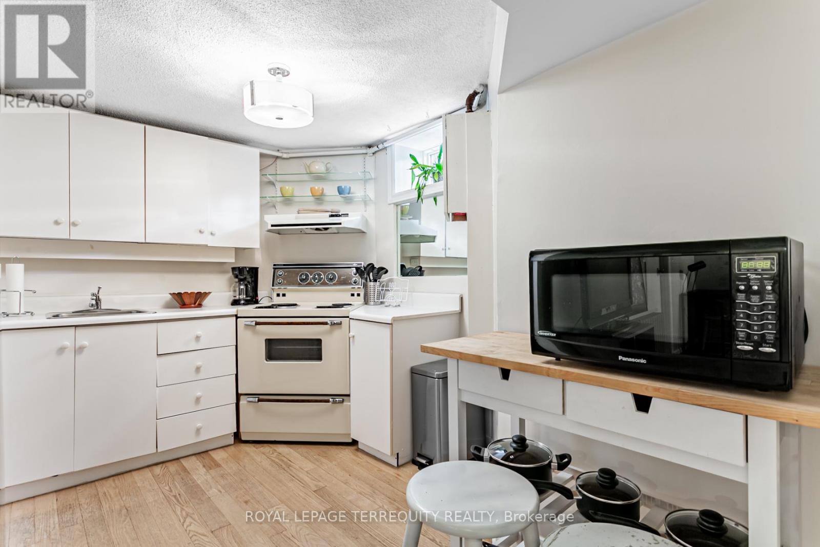 Bsmt - 74 Pine Crest Road, Toronto, Ontario  M6P 3G5 - Photo 9 - W13162086