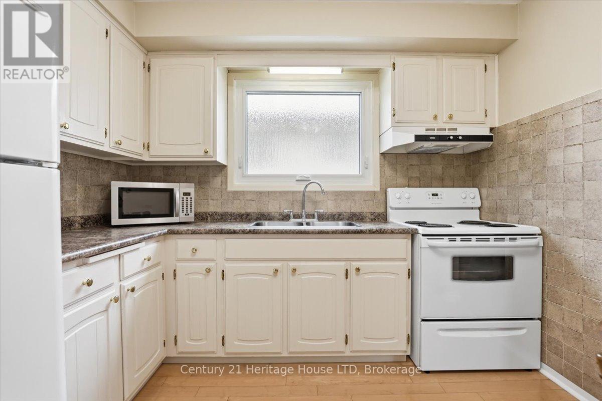 11 Robert Street, Welland (Lincoln/crowland), Ontario  L3B 5T8 - Photo 8 - X13162190