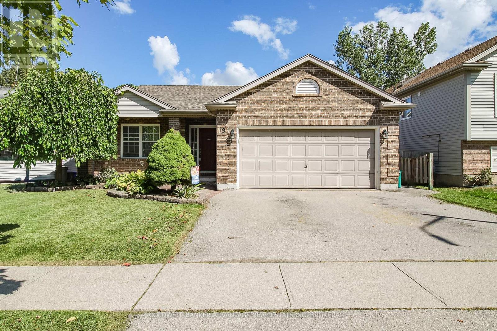 19 Windle Village Crescent, Thorold (Allanburg/thorold South), Ontario L2V 4Z6 - Photo 1 - X13162292