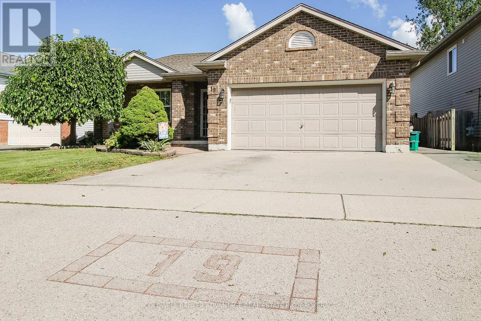 19 Windle Village Crescent, Thorold (Allanburg/thorold South), Ontario L2V 4Z6 - Photo 2 - X13162292