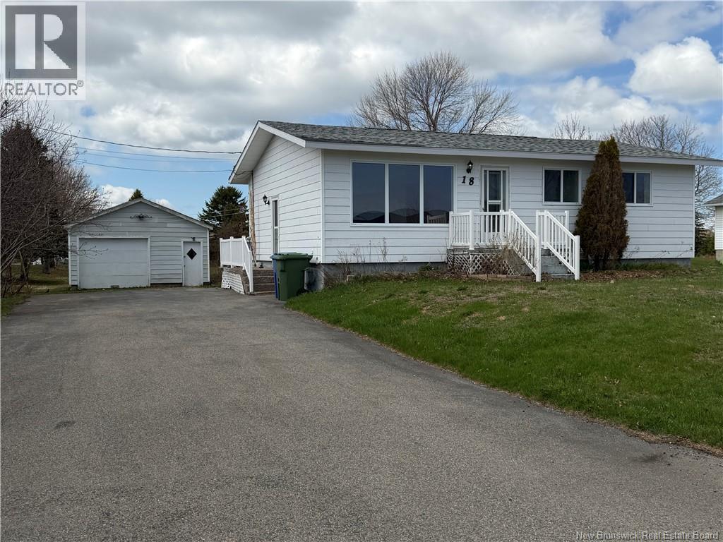 18 Jeux De Lacadie Street, Lamèque, New Brunswick  E8T 1M3 - Photo 1 - NB136464