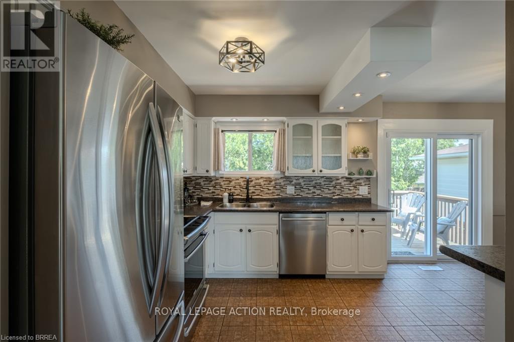 26 Centennial Drive, Brantford, Ontario  N3R 5X7 - Photo 12 - X13162008