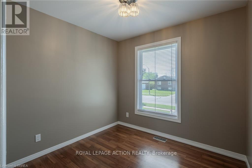 26 Centennial Drive, Brantford, Ontario  N3R 5X7 - Photo 17 - X13162008