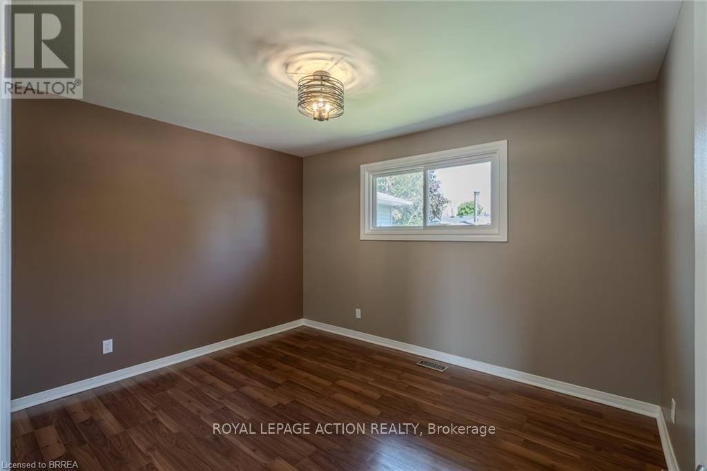 26 Centennial Drive, Brantford, Ontario  N3R 5X7 - Photo 19 - X13162008